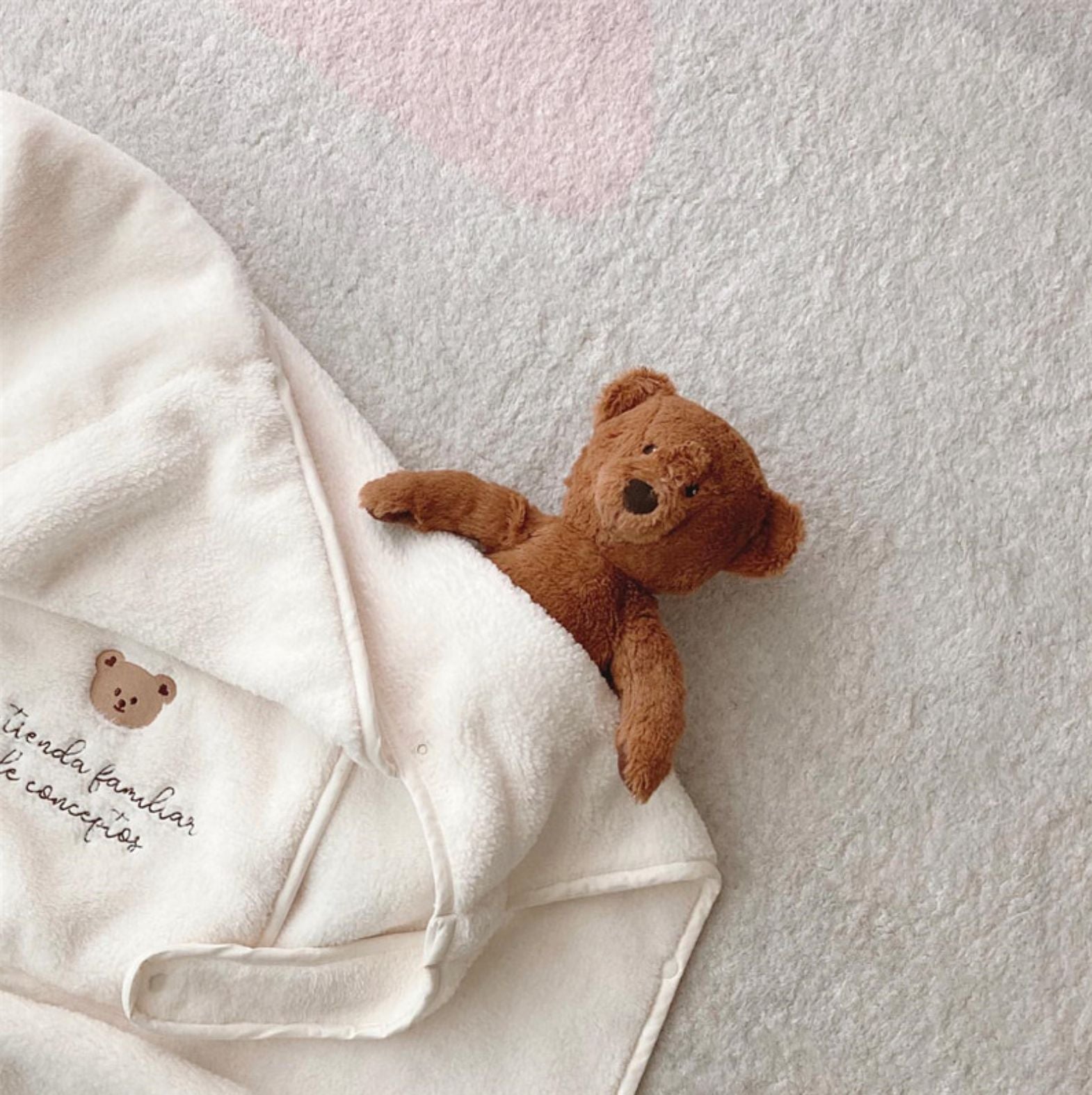 Embroidered Bear Windproof Baby Blanket – Cosy All-Season Pram & Carrier Cover