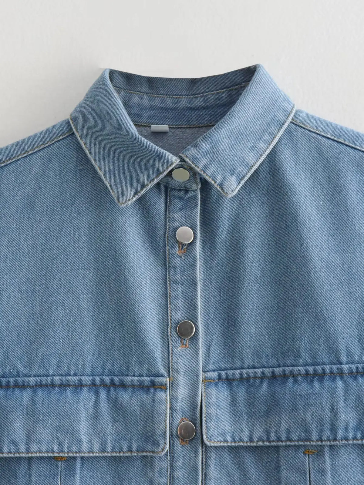 Women’s Cropped Denim Blouse – Sleeveless Button-Up Top with Pockets