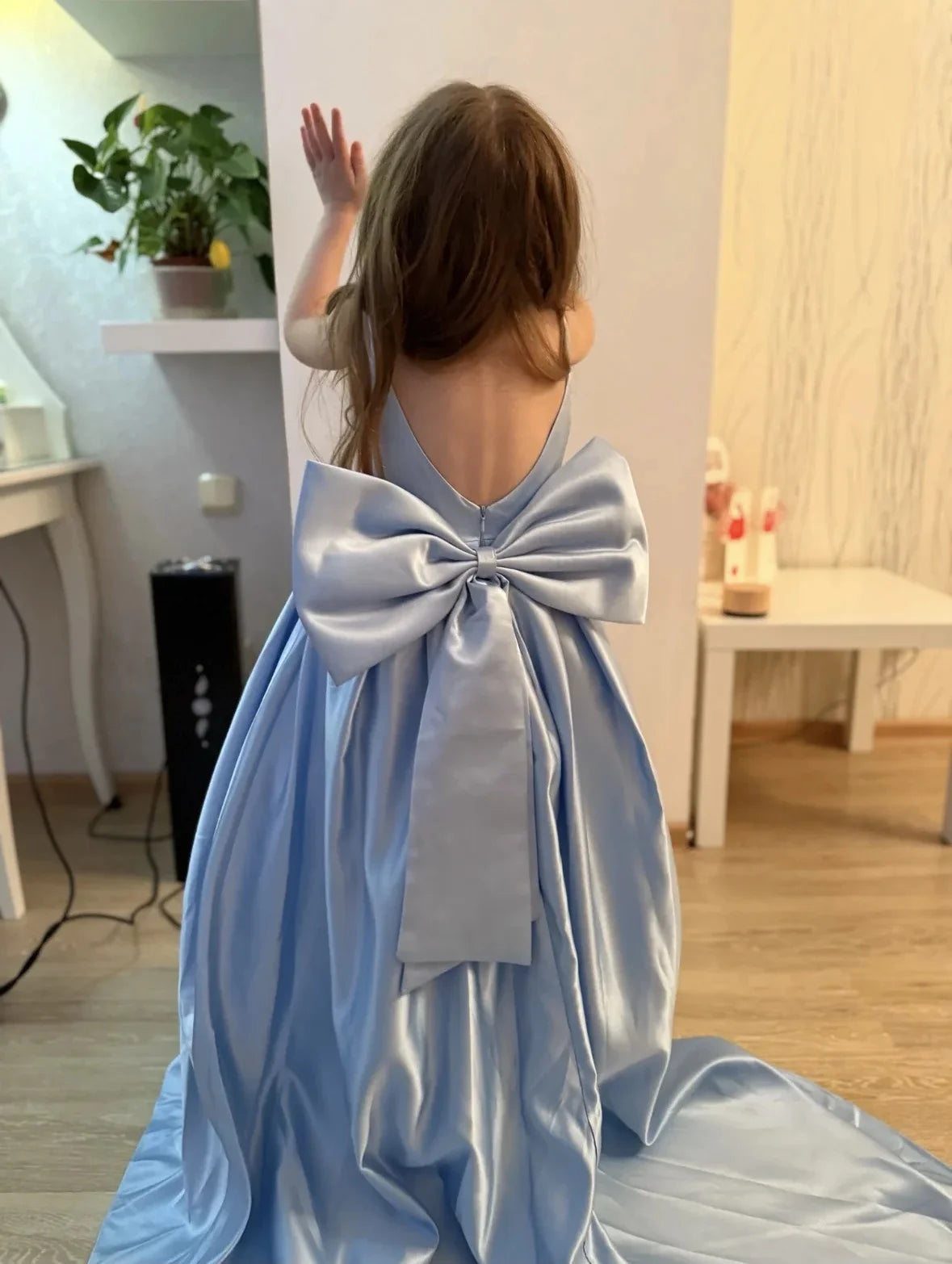 Girls’ Elegant White Bow Dress – Sleeveless Flower Girl Party Gown | Wedding, Communion & Special Occasions